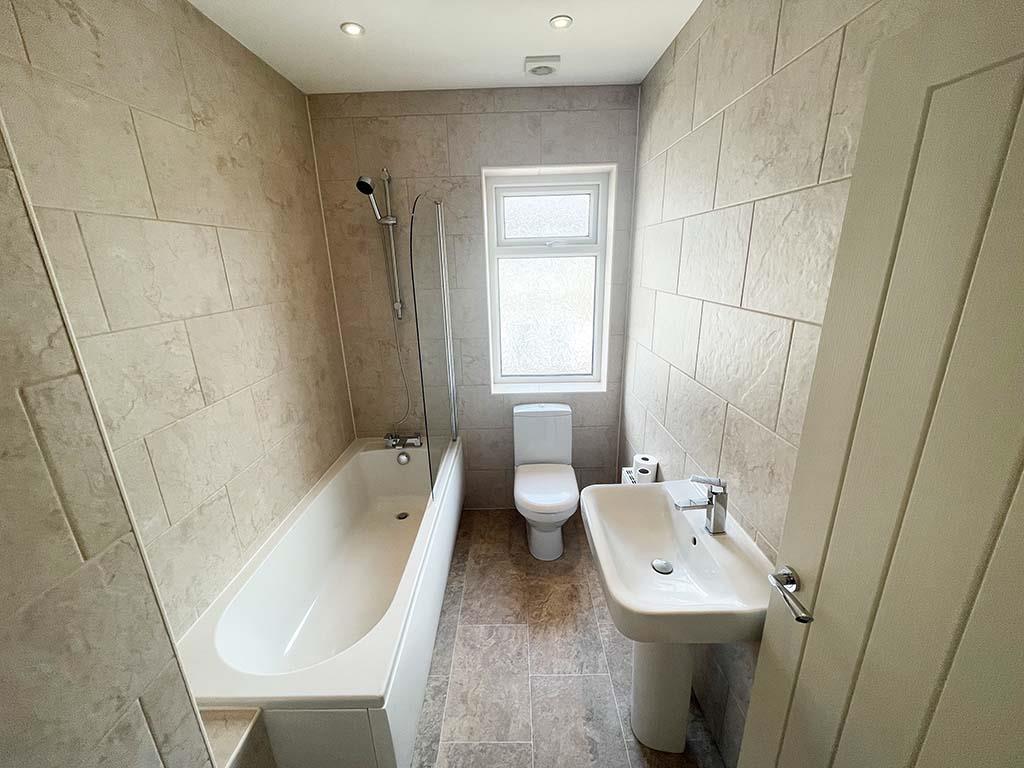 2 bedroom mid terrace house Let Agreed in Barnoldswick - IMG_4876.jpg